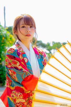 打屁屁美女